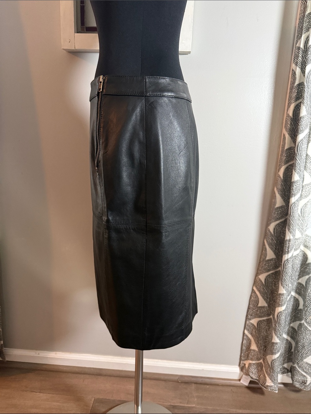 Worthington Black Lambskin Real Leather Pencil Midi Skirt Size 8 Zip Accent⁠ - Picture 6 of 10